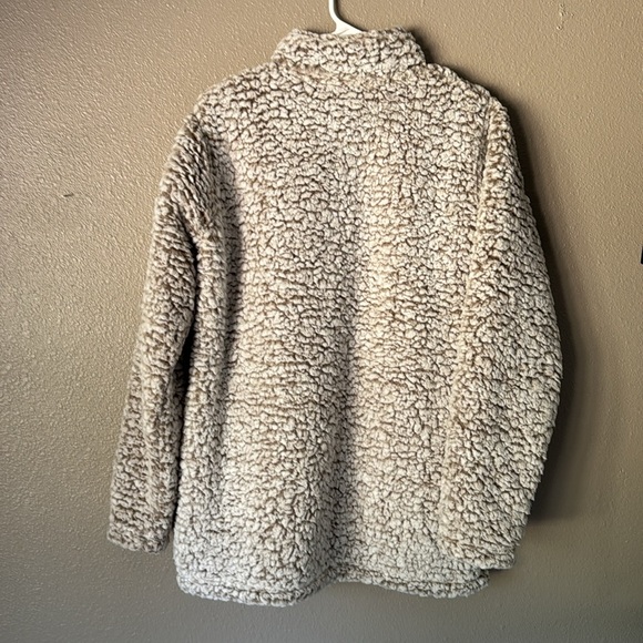 Runs like a M/L even though the tag says XXL, so will be listed as such - Picture 3 of 3